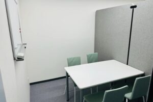 K Village博多駅前校のマンツーマンレッスンをする教室の様子を写した写真