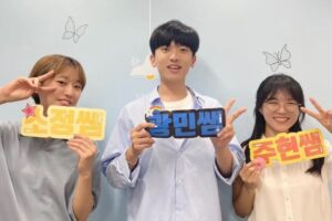 K Village博多駅前校の3名の講師を紹介する写真