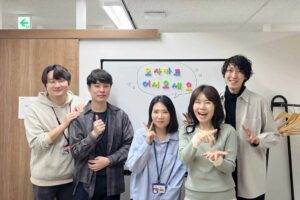 K Village大阪校の5名の講師を紹介する写真