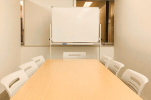 K Village横浜駅前校のグループレッスンの教室の様子を写した写真