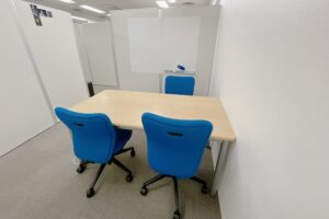 K Village横浜駅前校のマンツーマンレッスンの教室様子を写した写真