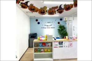 K Village立川校のハロウィンディスプレイの様子を写した写真