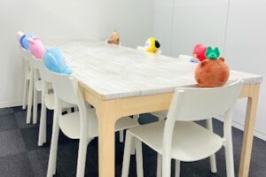 K Village新宿西口校のグループレッスンをする教室の様子を写した写真