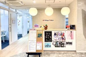 K Village新宿西口校の受付とその奥に教室がある様子を写した写真