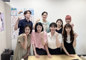 K Village福岡校の講師を紹介する写真